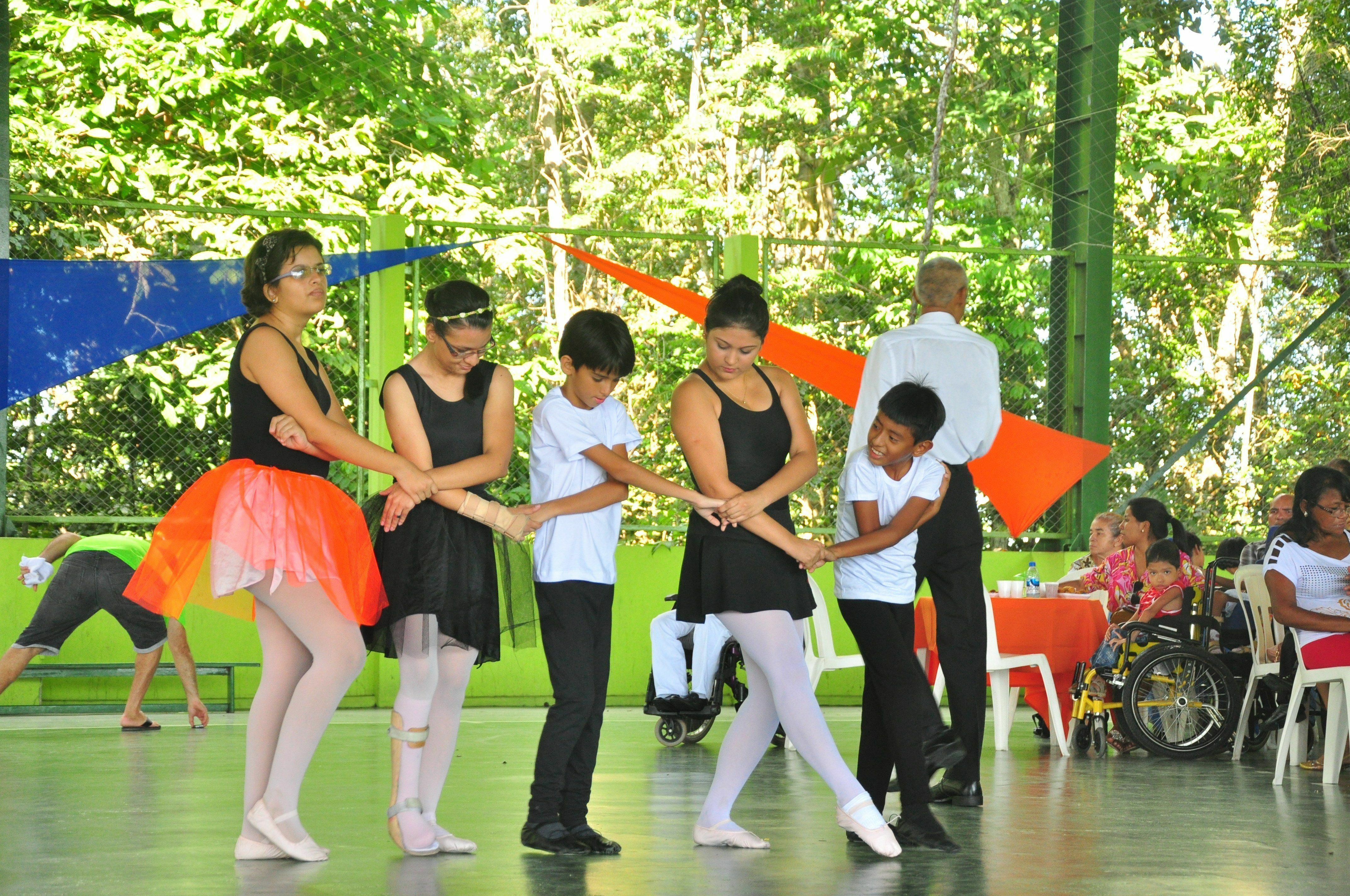 Aniversário contou com apresentação de dança feita pelos alunos